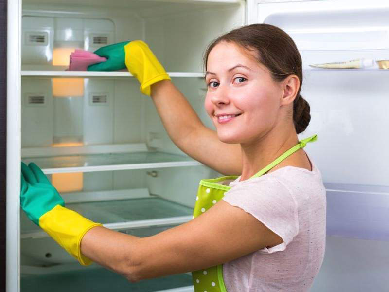 The refrigerator cleaning